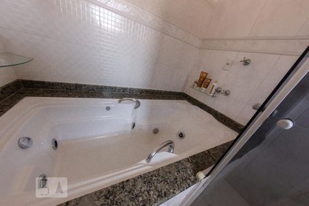 Casa à venda com 195m², 3 quartos e 3 vagasBanheiro da Suíte 1