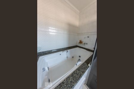 Casa à venda com 195m², 3 quartos e 3 vagasBanheiro da Suíte 1