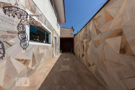 Casa à venda com 195m², 3 quartos e 3 vagasCorredor