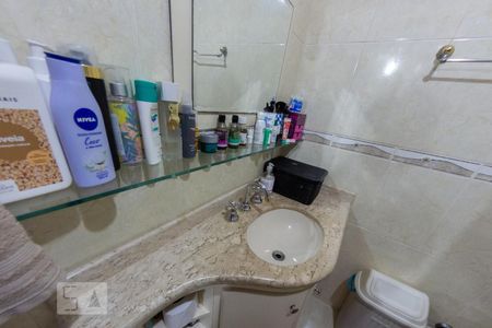 Casa à venda com 195m², 3 quartos e 3 vagasBanheiro da Suíte 2