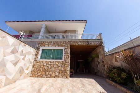 Casa à venda com 195m², 3 quartos e 3 vagasFachada