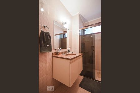 Casa de condomínio à venda com 280m², 3 quartos e 4 vagasBanheiro suíte 1