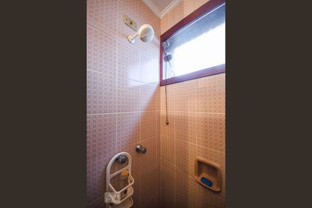 Casa de condomínio à venda com 280m², 3 quartos e 4 vagasChuveiro do banheiro da suíte 1