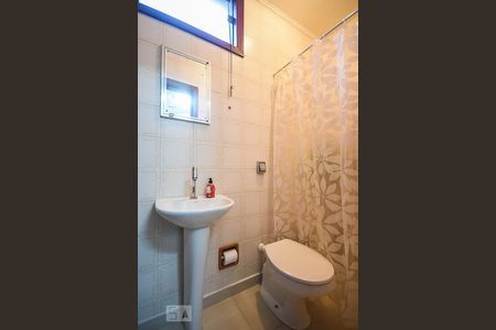 Casa de condomínio à venda com 280m², 3 quartos e 4 vagasBanheiro de Serviço