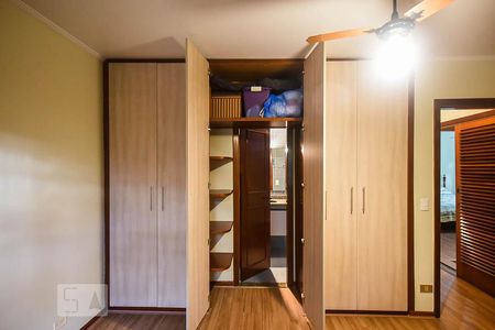 Casa de condomínio à venda com 280m², 3 quartos e 4 vagasArmário da suíte 2