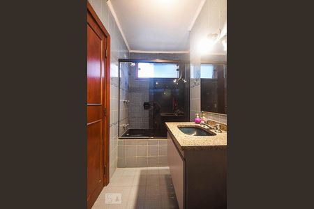 Casa de condomínio à venda com 280m², 3 quartos e 4 vagasBanheiro suíte 2