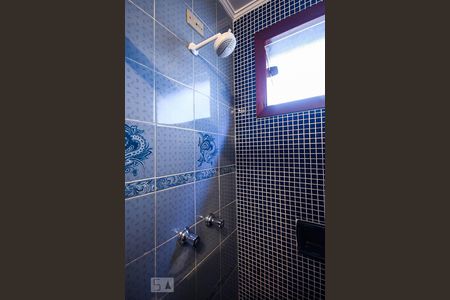 Casa de condomínio à venda com 280m², 3 quartos e 4 vagasChuveiro do banheiro da suíte 2