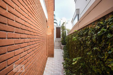 Casa de condomínio à venda com 280m², 3 quartos e 4 vagasLateral