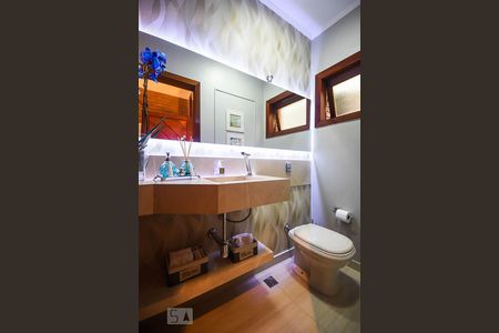 Casa de condomínio à venda com 280m², 3 quartos e 4 vagasLavabo