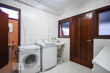 Casa de condomínio à venda com 280m², 3 quartos e 4 vagasÁrea de serviço