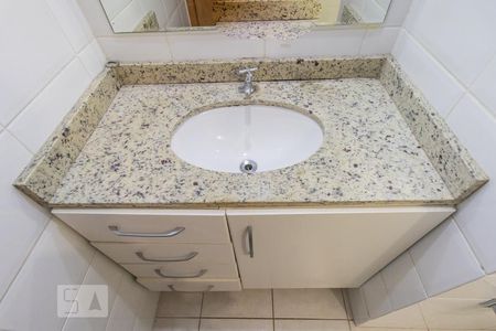 Banheiro Social de apartamento para alugar com 1 quarto, 51m² em Novo Mundo, Curitiba