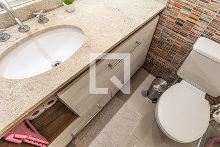 Apartamento à venda com 70m², 2 quartos e 1 vaga Apartamento à venda com 70m², 2 quartos e 1 vagaBanheiro Social