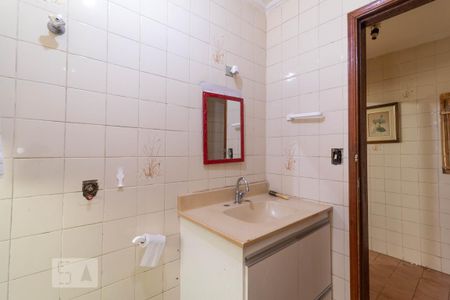 Casa à venda com 137m², 2 quartos e 1 vagaBanheiro