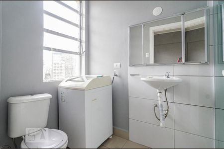 Banheiro de apartamento para alugar com 1 quarto, 29m² em Jardim Paulista, São Paulo