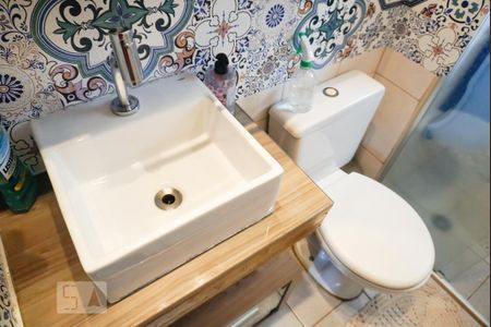 Apartamento à venda com 50m², 2 quartos e 1 vagaDetalhe banheiro
