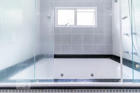 Casa para alugar com 480m², 4 quartos e 8 vagasBanheiro da Suíte 3 - Banheira