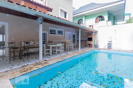 Casa para alugar com 480m², 4 quartos e 8 vagasÁrea da Piscina