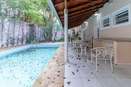 Casa para alugar com 480m², 4 quartos e 8 vagasÁrea da Piscina