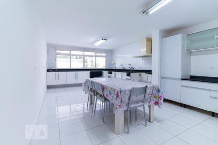 Casa para alugar com 480m², 4 quartos e 8 vagasCozinha