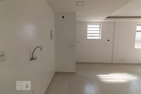 Apartamento para alugar com 70m², 3 quartos e sem vagaCozinha e Área de Serviço
