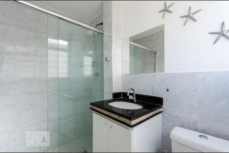 Banheiro suíte de apartamento para alugar com 1 quarto, 38m² em Gonzaga, Santos