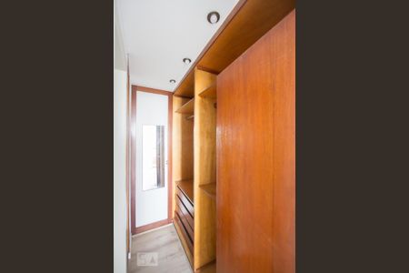 Apartamento para alugar com 65m², 2 quartos e 1 vagaCloset Suíte