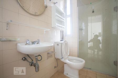 Banheiro de apartamento para alugar com 2 quartos, 65m² em Campo Belo, São Paulo