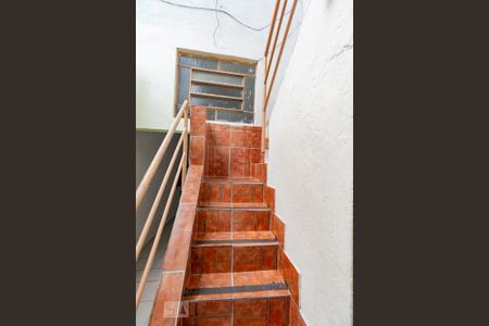 Casa à venda com 170m², 5 quartos e 2 vagas Casa à venda com 170m², 5 quartos e 2 vagasEscada - casa 2