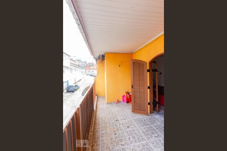 Casa à venda com 170m², 5 quartos e 2 vagas Casa à venda com 170m², 5 quartos e 2 vagasSacada sala - casa 2