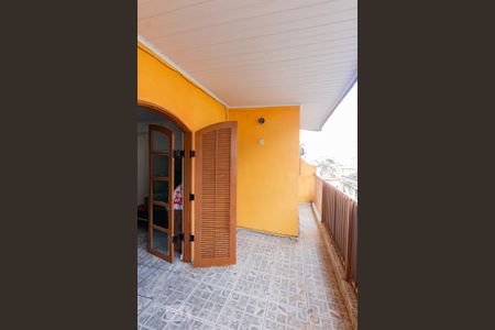 Casa à venda com 170m², 5 quartos e 2 vagas Casa à venda com 170m², 5 quartos e 2 vagasSacada sala - casa 2