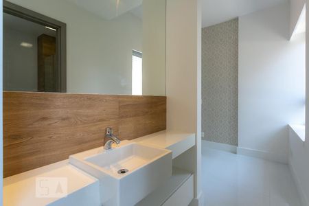 Banheiro de apartamento para alugar com 1 quarto, 50m² em Savassi, Belo Horizonte