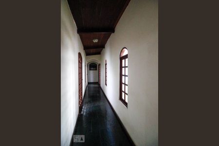 Casa à venda com 512m², 8 quartos e 3 vagasCorredor