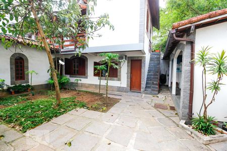 Casa à venda com 512m², 8 quartos e 3 vagasVista da Suíte 1