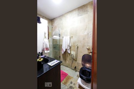 Casa à venda com 512m², 8 quartos e 3 vagasBanheiro da Suíte 1