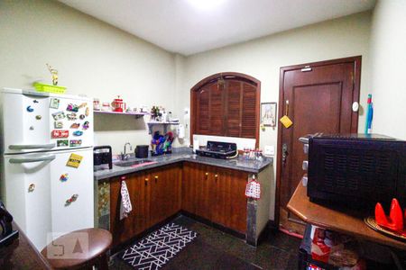 Casa à venda com 512m², 8 quartos e 3 vagasCozinha Suíte 4