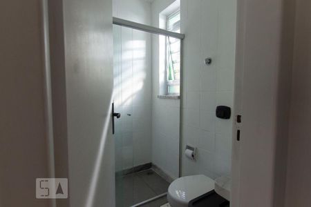 Banheiro de apartamento à venda com 1 quarto, 48m² em Praia de Belas, Porto Alegre