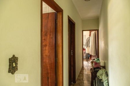 Casa à venda com 160m², 3 quartos e 4 vagasCorredor