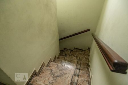 Casa à venda com 160m², 3 quartos e 4 vagasEscada