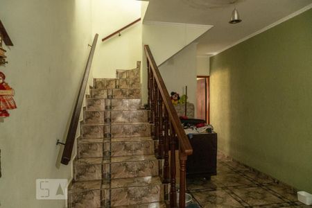 Casa à venda com 160m², 3 quartos e 4 vagasEscada