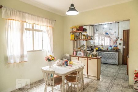 Casa à venda com 160m², 3 quartos e 4 vagasCopa