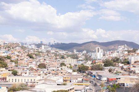 Vista da sala de apartamento à venda com 2 quartos, 50m² em Jardim América, Belo Horizonte