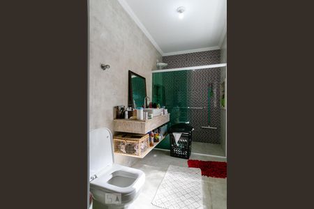 Casa à venda com 610m², 5 quartos e 6 vagasBanheiro da Suíte 1