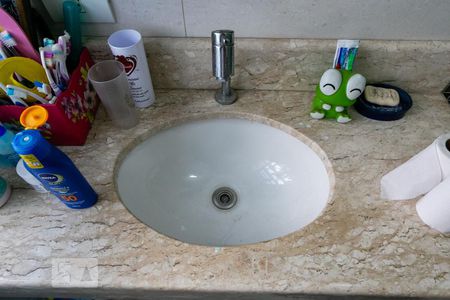 Casa à venda com 610m², 5 quartos e 6 vagasBanheiro de serviço