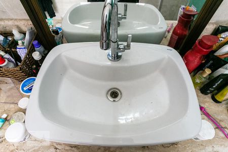 Casa à venda com 610m², 5 quartos e 6 vagasBanheiro da Suíte 1