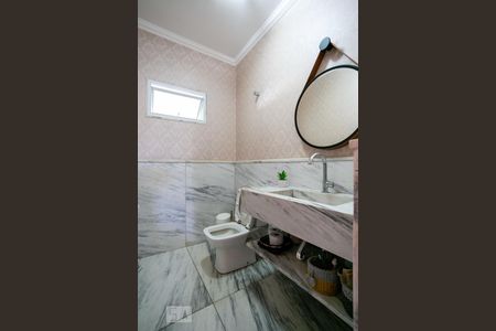 Casa à venda com 610m², 5 quartos e 6 vagasLavabo