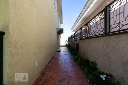 Casa à venda com 610m², 5 quartos e 6 vagasCorredor de entrada