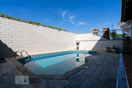 Casa à venda com 610m², 5 quartos e 6 vagasPiscina