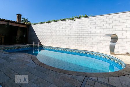 Casa à venda com 610m², 5 quartos e 6 vagasPiscina