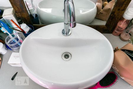 Casa à venda com 610m², 5 quartos e 6 vagasBanheiro da suíte 2