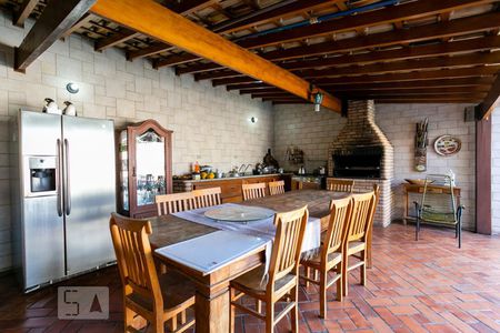 Casa à venda com 610m², 5 quartos e 6 vagasChurrasqueira